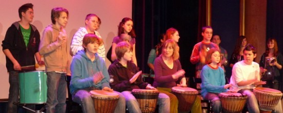 Percussionworkshop mit Jugendlichen in der ufaFabrik